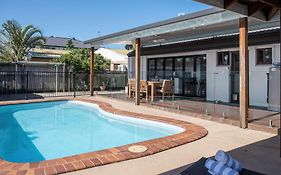 Warana Abode - Pool, Studio & Walk To Beach